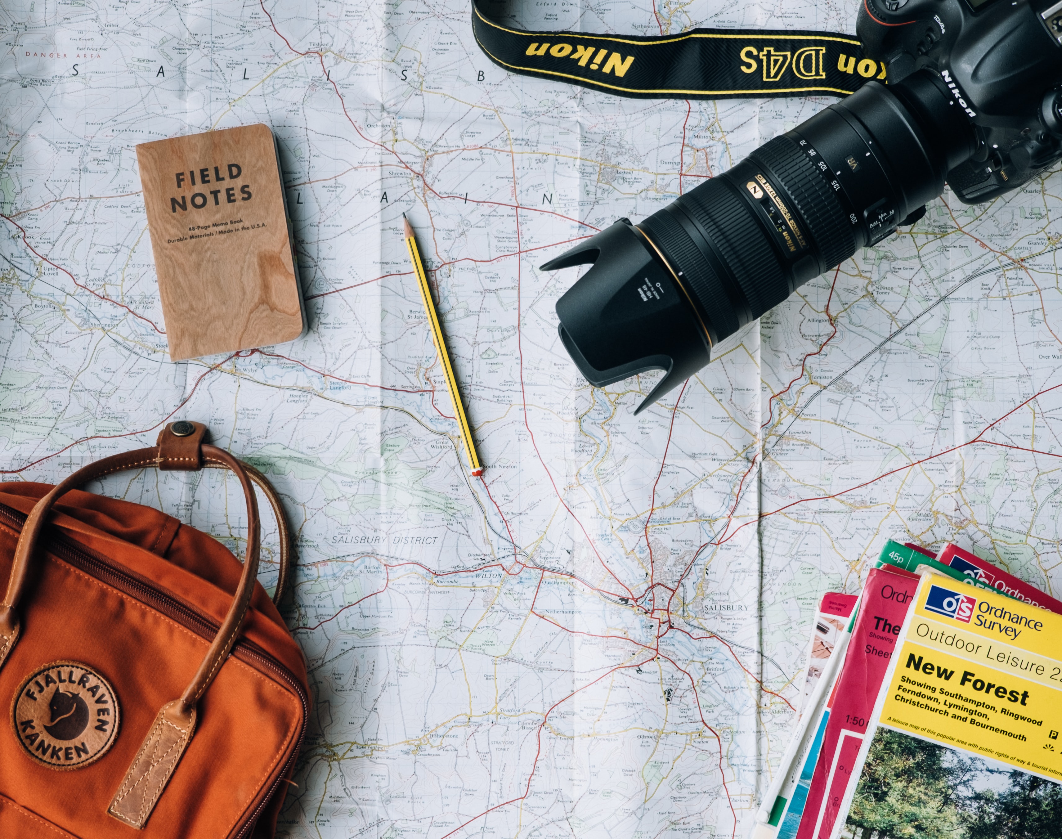 Map with a camara and a bagpack