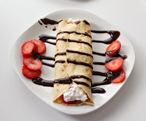 crepe with strawberries and cream 